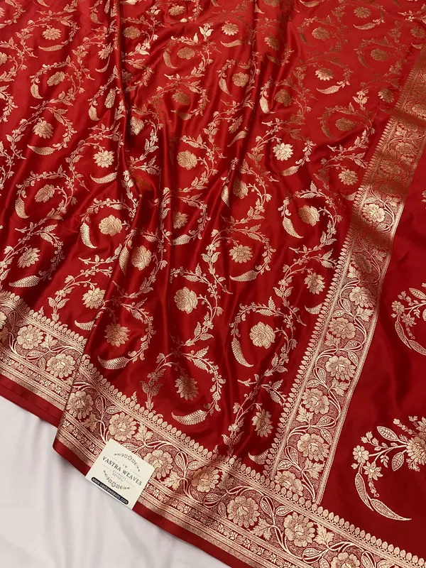 Red_Woven_Floral_Saree_For_Women