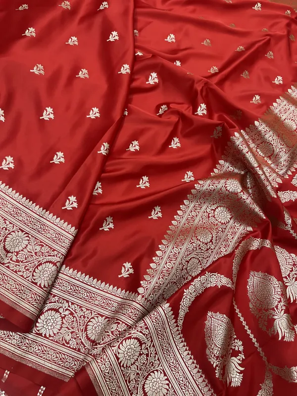 Red_Woven_Banarasi_Style_Saree_for_Women