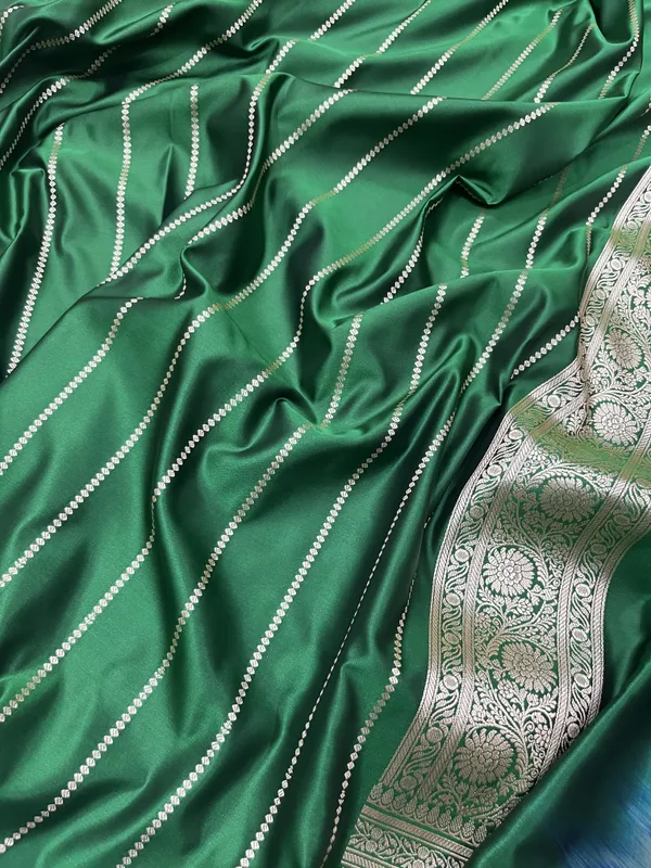 Green_Silk_Finish_Woven_Saree_for_Women