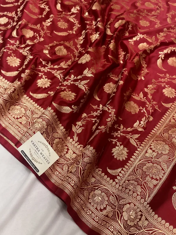 Maroon_Woven_Floral_Saree_for_Women