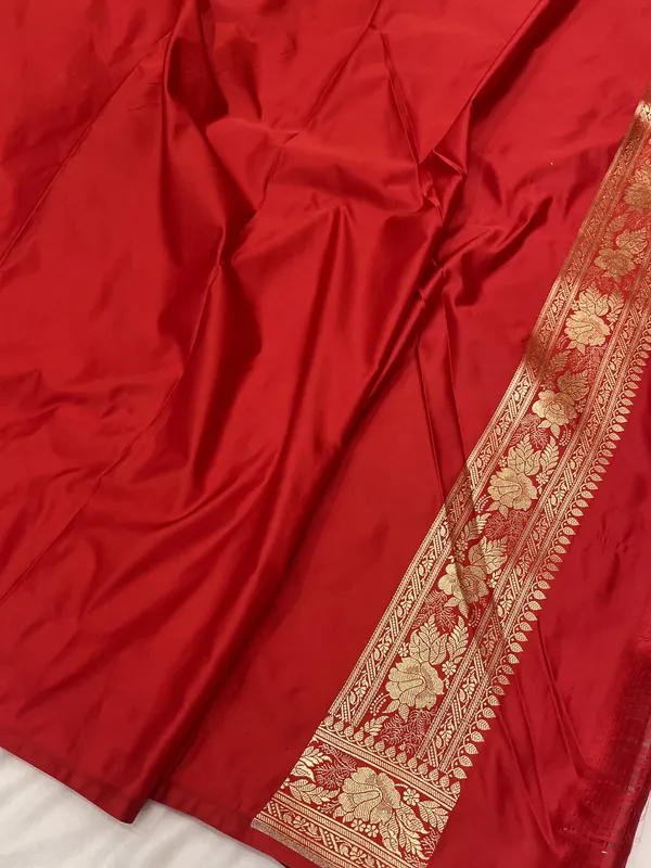 Red_Woven_Floral_Saree_for_Women
