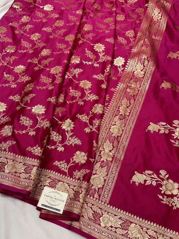 Magenta_Silk_Floral_Zari_Saree_for_Women
