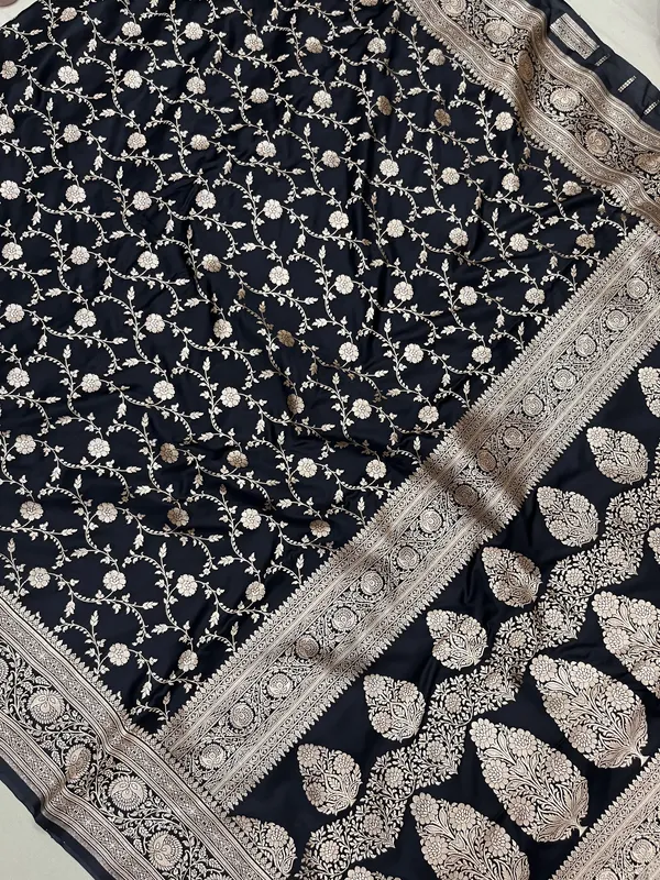 Navy_Blue_Floral_Zari_Woven_Saree_for_Women