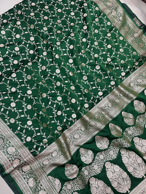 Green_Woven_Floral_Saree_for_Women