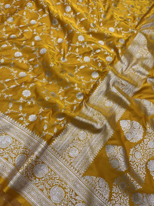Yellow_Banarasi_Silk_Saree_for_Women