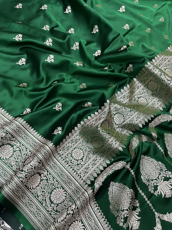 Green_Silk_Finish_Woven_Saree_for_Women
