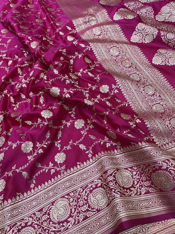 Magenta_Woven_Floral_Saree_For_Women