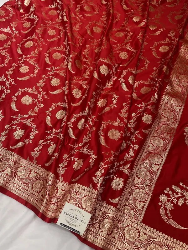 Red_Floral_Woven_Saree_for_Women