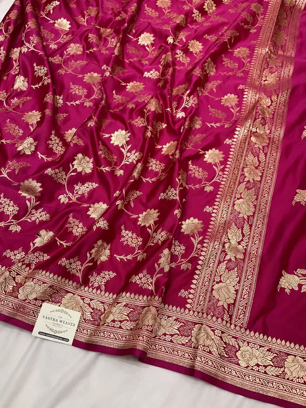 Magenta_Silk_Floral_Zari_Saree_for_Women