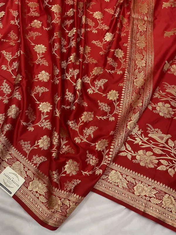 Red_Woven_Floral_Saree_for_Women