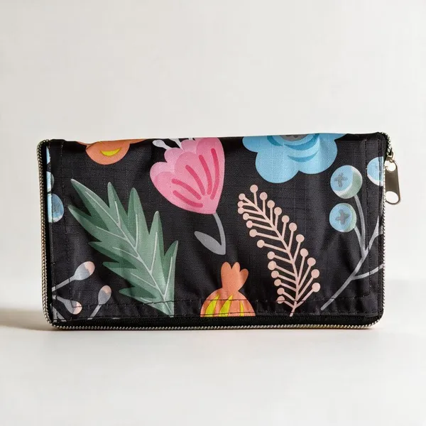 Black_Printed_Zipper_Pouch_For_Women