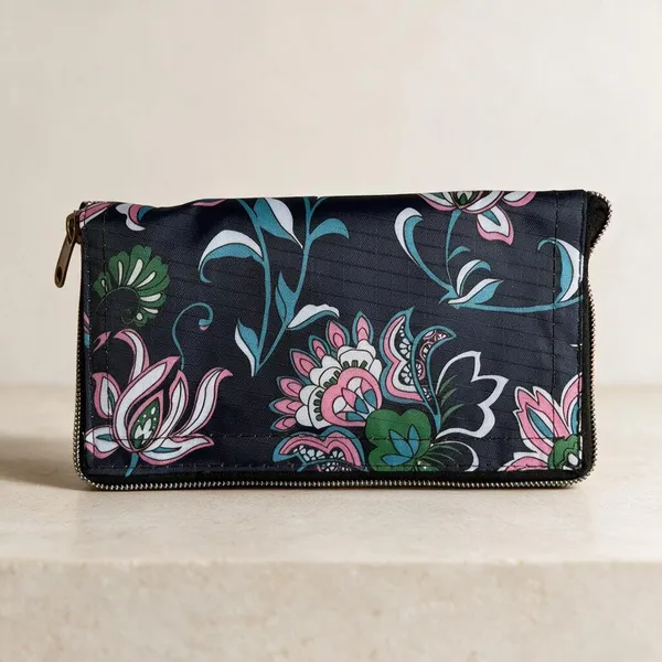 Black_Printed_Zipper_Pouch_For_Women