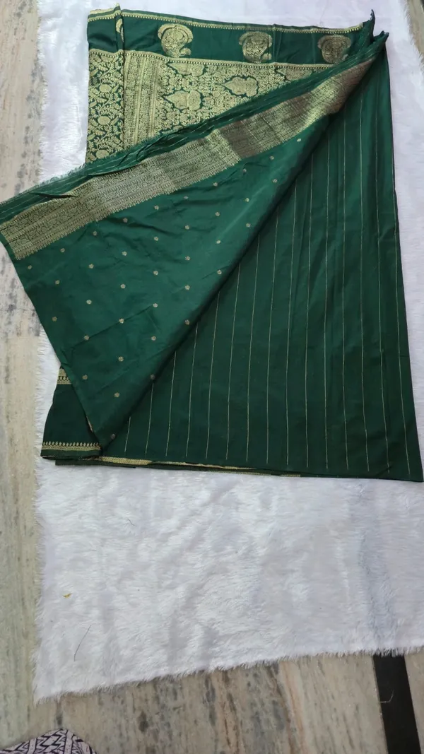 Dark_Green_And_Gold_Georgette__Saree_Daily_Wear_For_Women