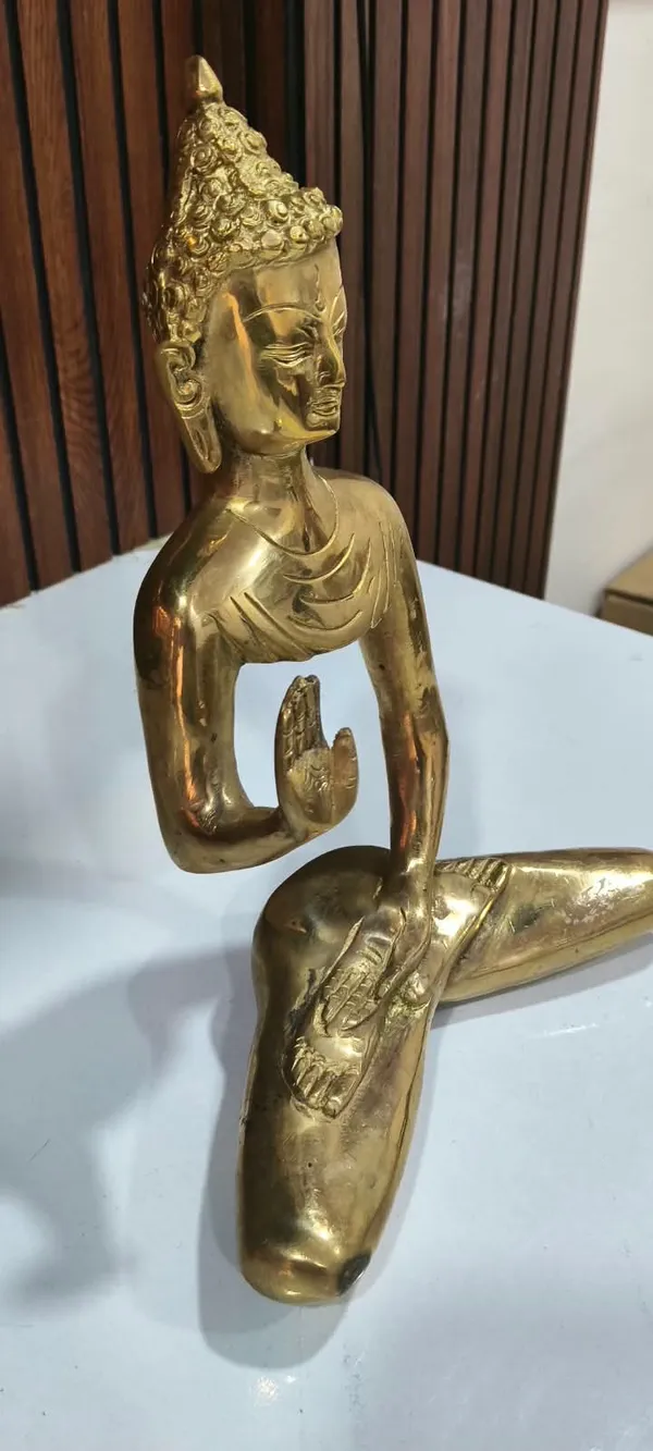 Gold_Tone_Meditating_Buddha_Statue