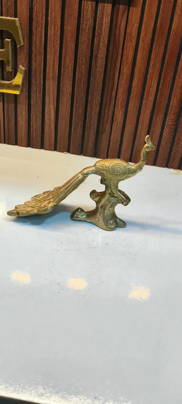 Brass_Finish_Decorative_Peacock_Figurine