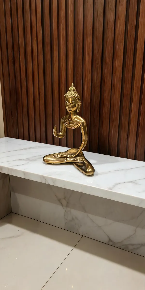Gold_Tone_Meditating_Buddha_Statue