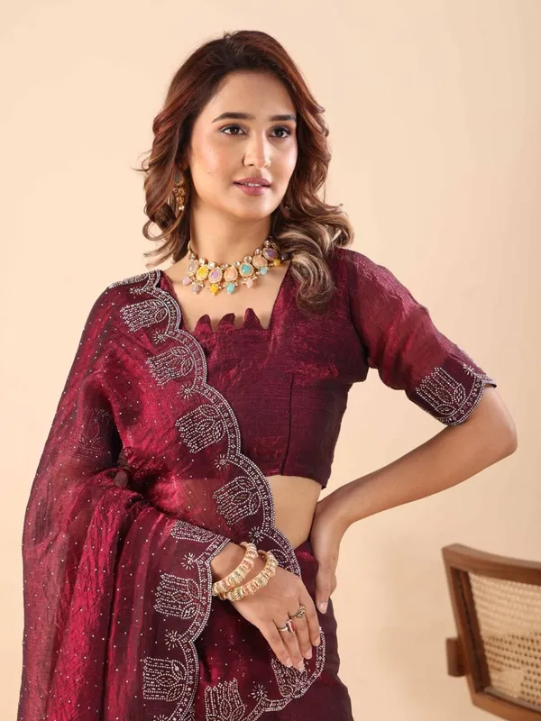 Maroon_Textured_Regular_Fit_Saree_Blouse_for_Women