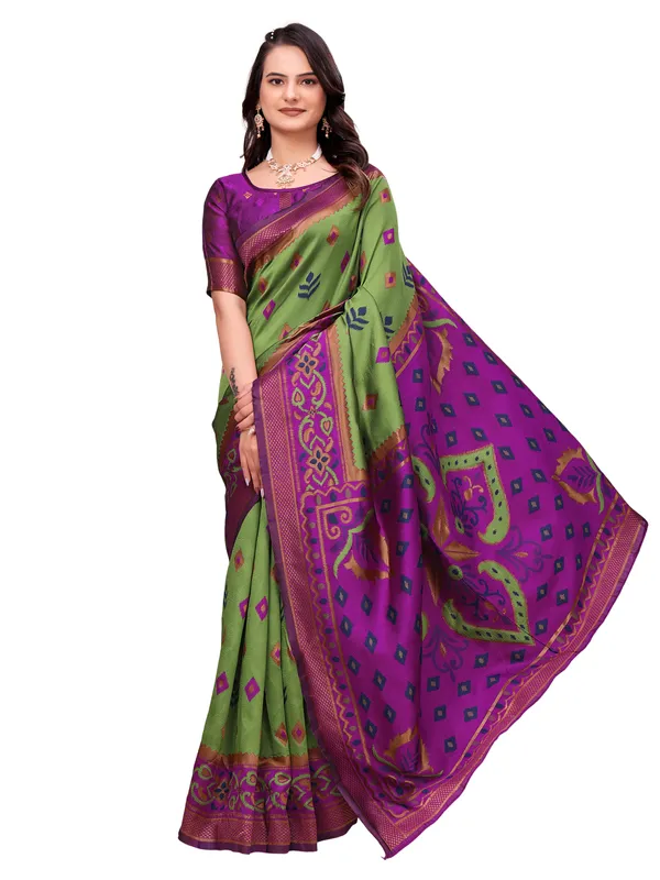Green_Woven_Pattern_Saree_for_Women