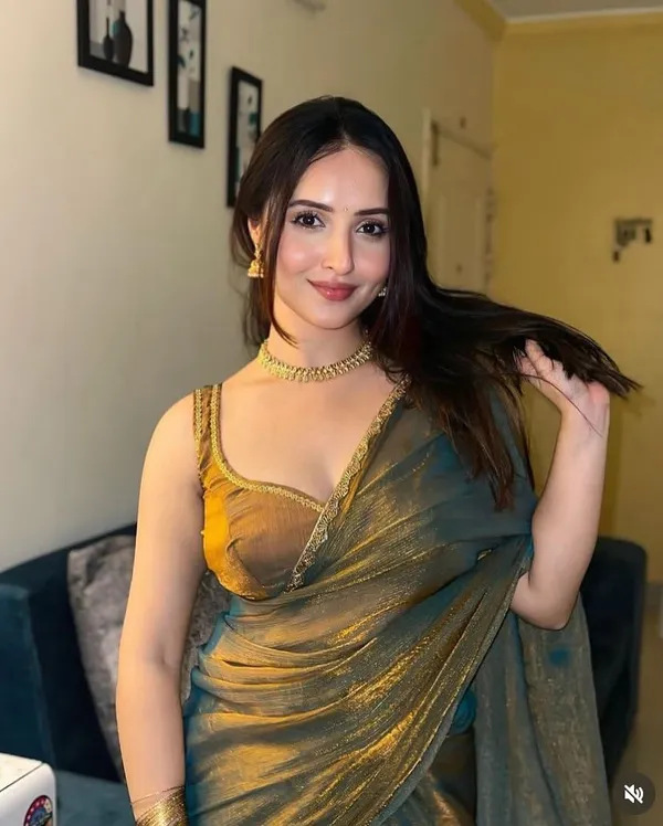 Olive_Georgette_Embellished_Saree_For_Women
