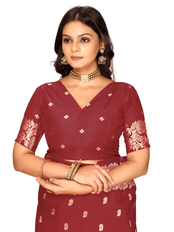 Maroon_Traditional_Pattern_Saree_for_Women