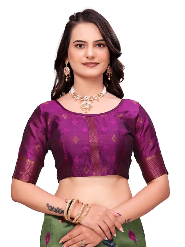 Green_Woven_Pattern_Saree_for_Women
