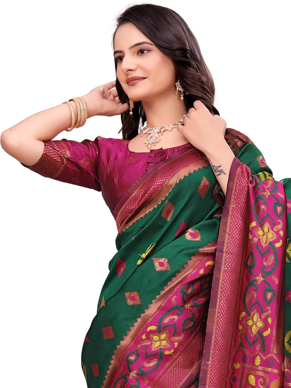 Green_Printed_Traditional_Saree_for_Women