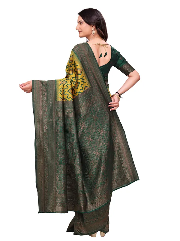 Yellow_Green_Geometric_Print_Saree_for_Women
