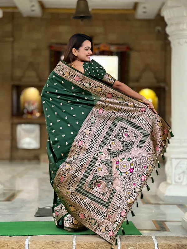 Green_Woven_Traditional_Saree_For_Women