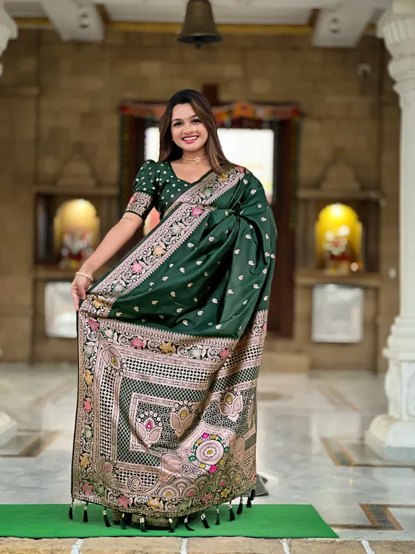 Green_Woven_Traditional_Saree_For_Women