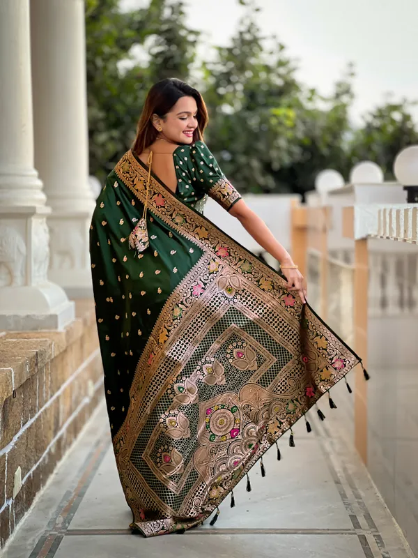 Green_Woven_Traditional_Saree_For_Women