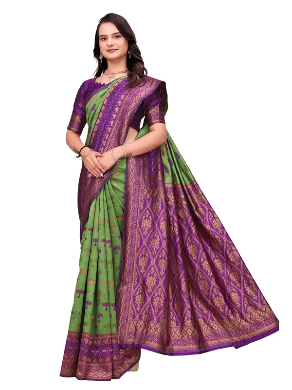 Green_Silk_Blend_Traditional_Saree_for_Women