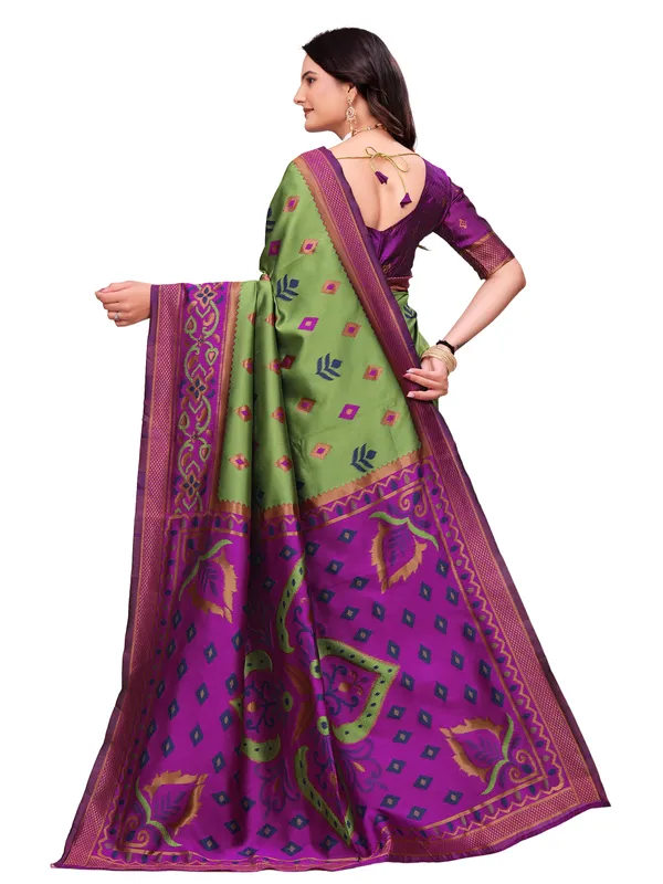 Green_Woven_Pattern_Saree_for_Women