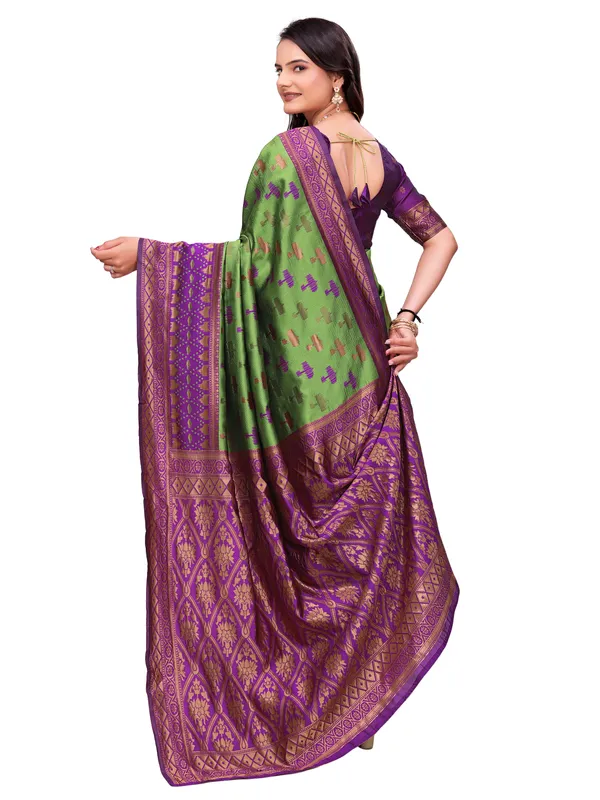 Green_Silk_Blend_Traditional_Saree_for_Women