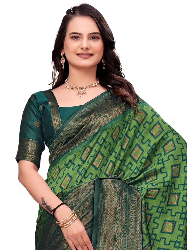 Green_Woven_Pattern_Saree_for_Women