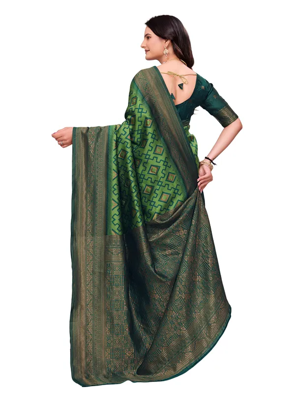 Green_Woven_Pattern_Saree_for_Women