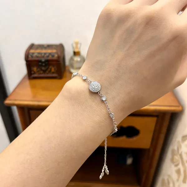 Silver_Stainless_Steel_Hand_Chain_Bracelet_For_Women