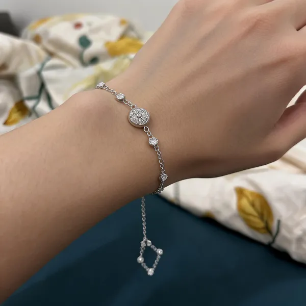 Silver_Stainless_Steel_Hand_Chain_Bracelet_For_Women