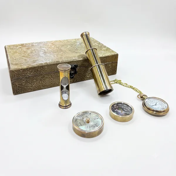 Wood_Brass_Nautical_Antique_Gold_5_Piece_Gift_Set_With_Wooden_Box