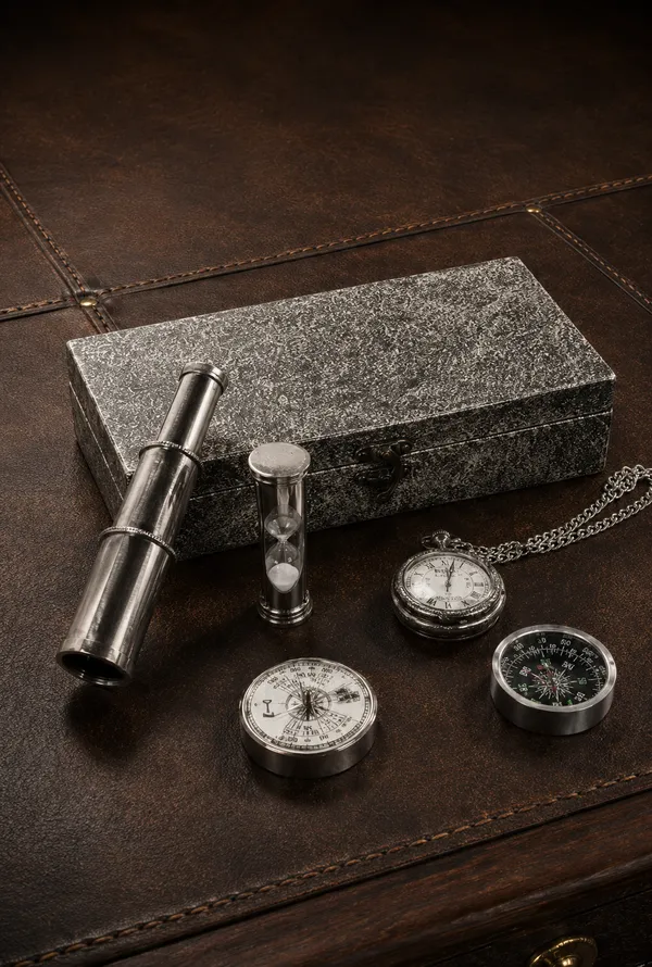 Metal_Nautical_Silver_Nickel_5_Piece_Gift_Set_With_Wooden_Box