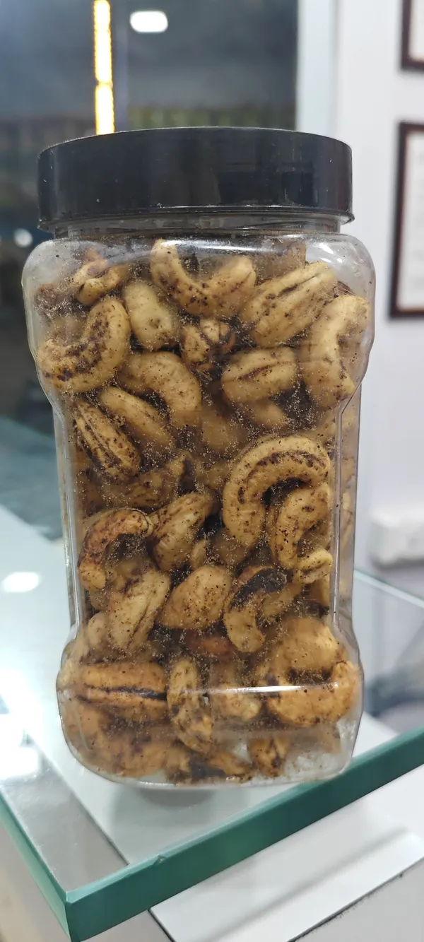 Seasoned_Banana_Chips_In_Transparent_Jar