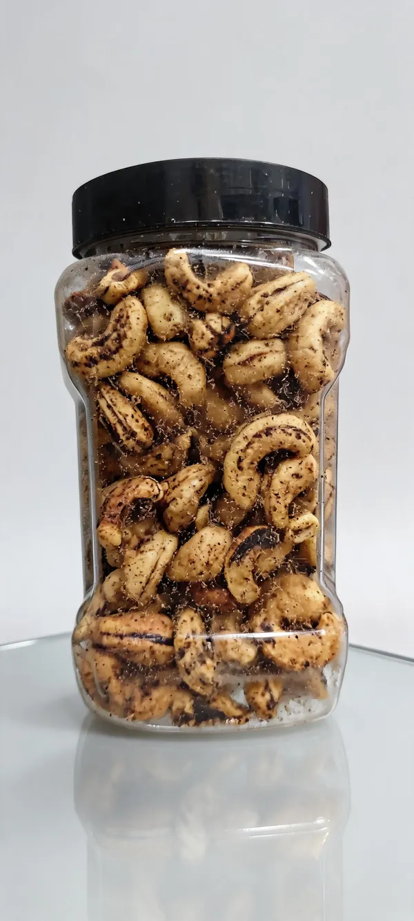 Seasoned_Banana_Chips_In_Transparent_Jar