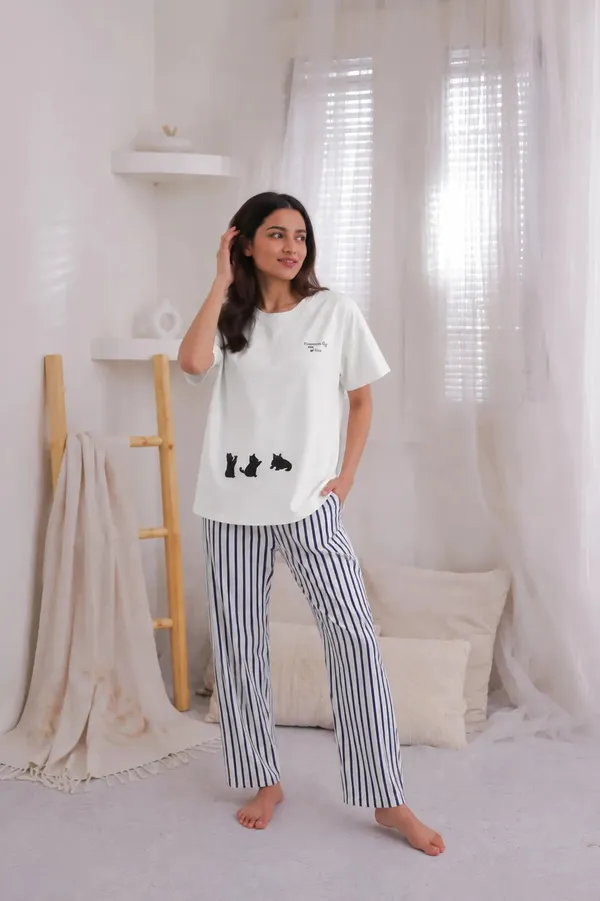 White_Printed_Relaxed_Fit_Pajama_Set_For_Women