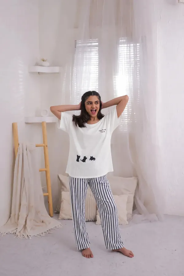 White_Printed_Relaxed_Fit_Pajama_Set_For_Women