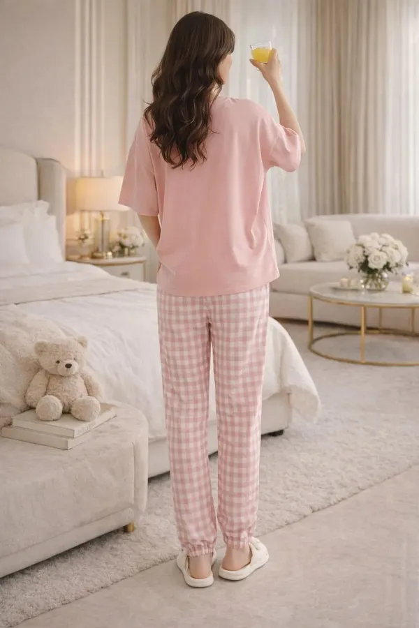 Pink_Checkered_Relaxed_Fit_Sleepwear_Set_for_Women