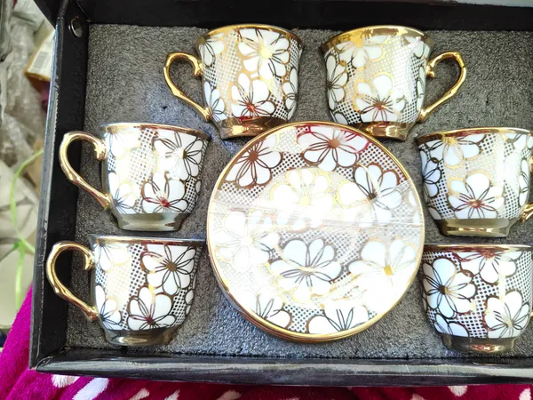 Ceramic_Floral_Print_Tea_Cup_Set_With_Serving_Plate