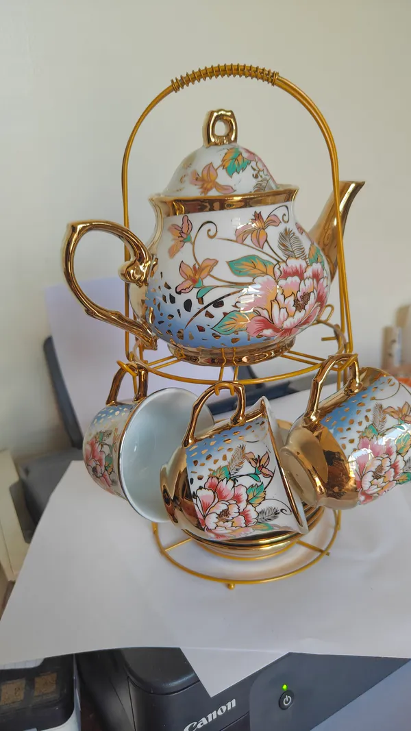 Ceramic_Floral_Print_Tea_Set_With_Metal_Stand