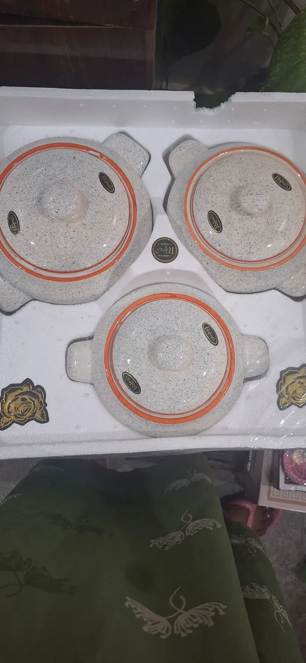 Ceramic_Speckled_Round_Covered_Casserole_Set