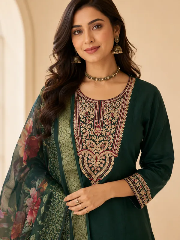 Green_Viscose_Rayon_Straight_Embroidered_Kurta_Set_For_Women