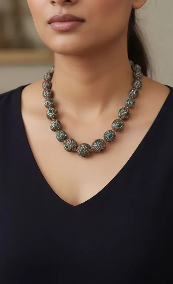 Marquees_Antique_Diamond_With_Emerald_Green_Stone_Beaded_Necklace_For_Women