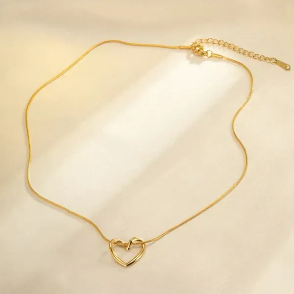The_Golden_Contour_Heart_Pendant